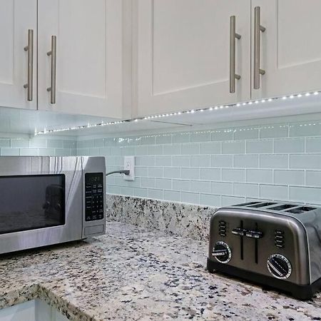 Heated Pool I Soundproof Home I Firepit I 630Mbps Холивуд Екстериор снимка