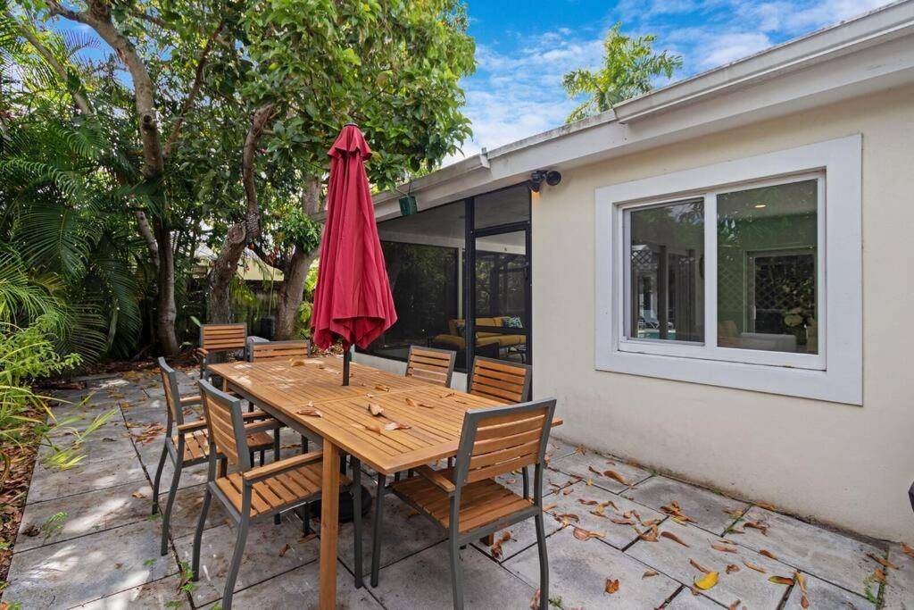 Heated Pool I Soundproof Home I Firepit I 630Mbps Холивуд Екстериор снимка